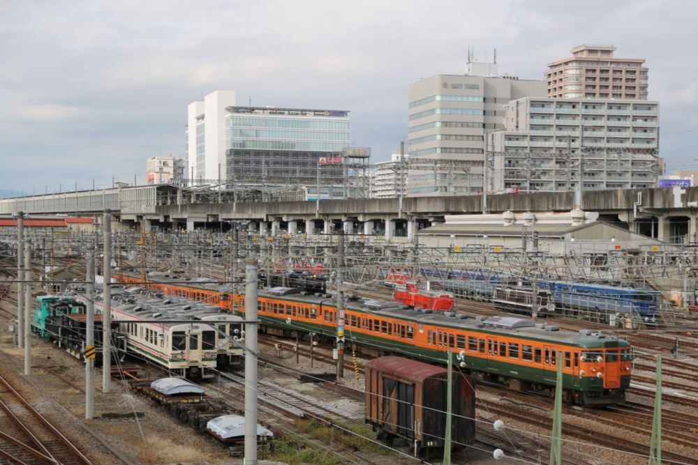 高崎鉄道ふれあいデー」2016・2018のEF66 27と、2014の茶釜